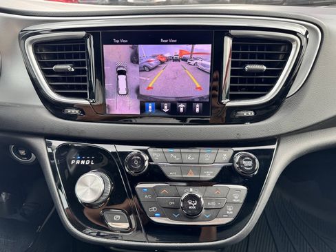 Used 2019 Chrysler Pacifica Touring-L Plus w/ Advanced Safetytec Group FWD image 20