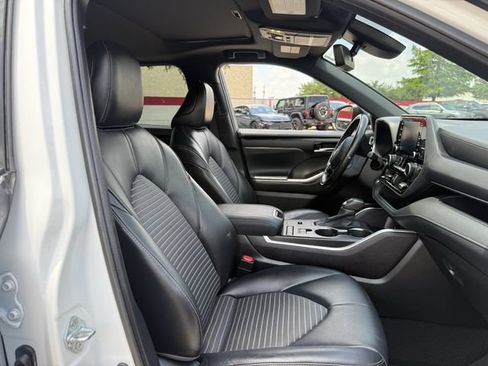Used 2021 Toyota Highlander XSE FWD image 30