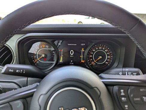 New 2025 Jeep Gladiator Mojave w/ Safety Group image 18