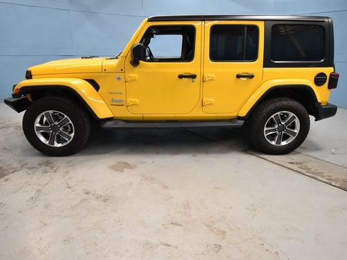 Used 2020 Jeep Wrangler Unlimited Sahara AWD/4WD image 31