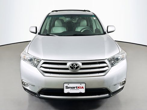 Used 2012 Toyota Highlander SE w/ Tow Pkg image 2