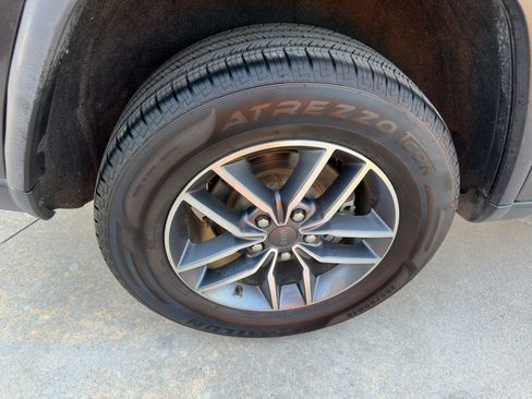 Used 2020 Jeep Grand Cherokee Limited w/ Luxury Group II image 61