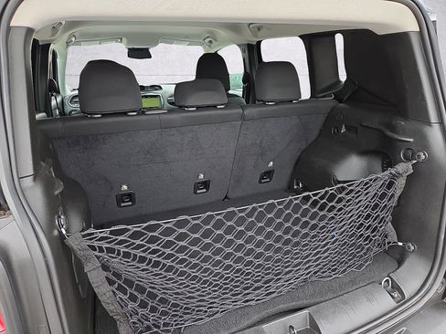 Used 2023 Jeep Renegade Latitude w/ Premium Group AWD/4WD image 9