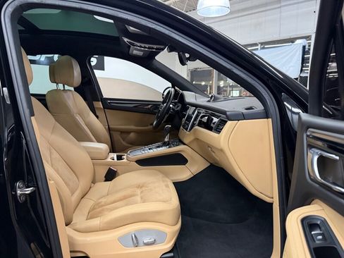 Used 2018 Porsche Macan image 32