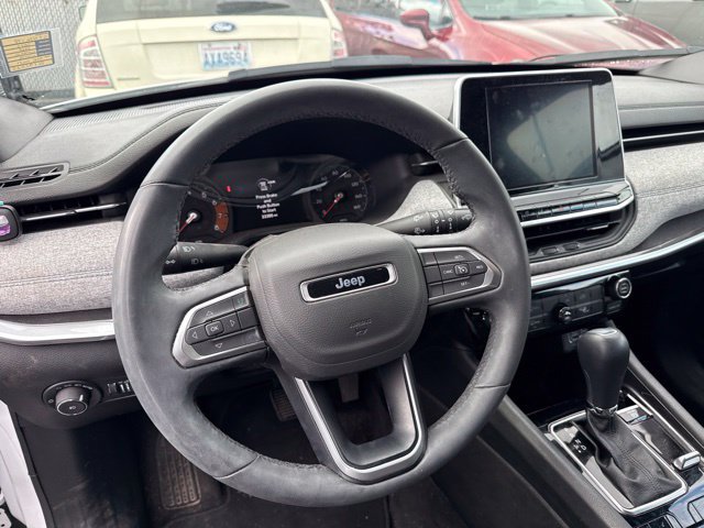 Used 2025 Jeep Compass Latitude AWD/4WD image 9