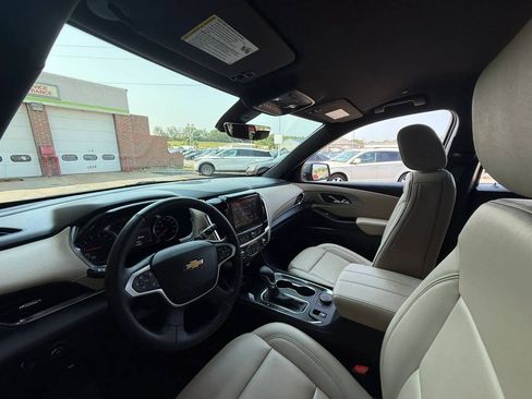 Used 2023 Chevrolet Traverse LT w/ LT Premium Package AWD/4WD image 10