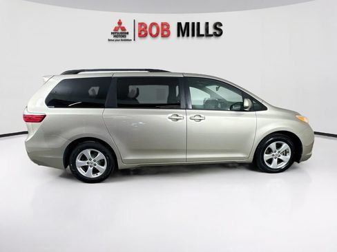 Used 2016 Toyota Sienna LE FWD image 8
