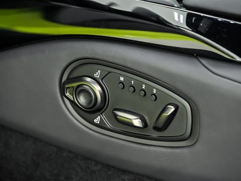 Used 2023 Aston Martin V8 Vantage Coupe RWD image 20