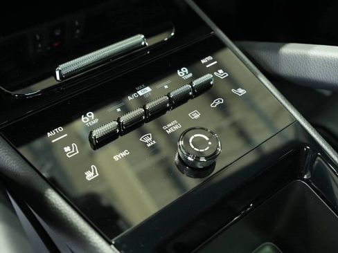 Certified 2025 Porsche Cayenne image 23