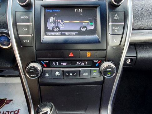 Used 2016 Toyota Camry LE image 10