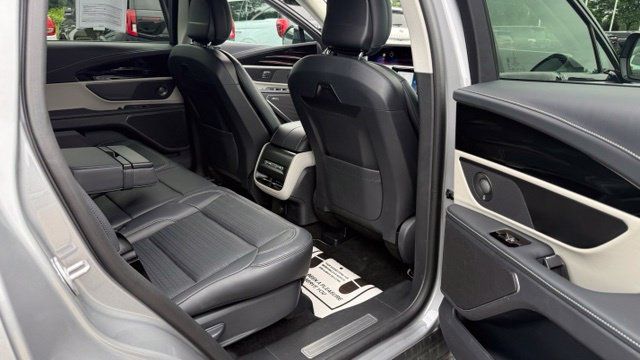Used 2025 Lincoln Nautilus Reserve AWD/4WD image 36