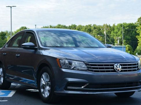 Used 2016 Volkswagen Passat 1.8T S image 3