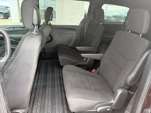 Used 2017 Dodge Grand Caravan SE FWD image 9