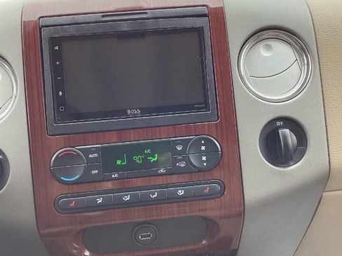 Used 2005 Ford F150 Lariat image 10