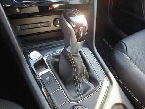 New 2026 Volkswagen Taos SEL image 8