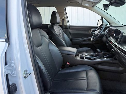 Used 2024 Kia Sorento S image 29