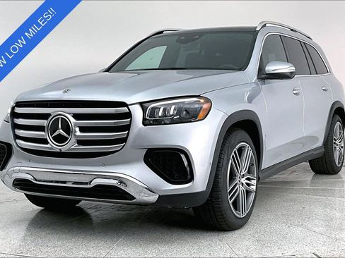 Used 2025 Mercedes-Benz GLS 450 4MATIC image 14