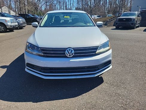 Used 2017 Volkswagen Jetta S image 2
