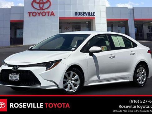 Certified 2020 Toyota Corolla LE FWD image 1