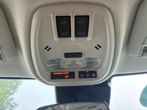 Used 2025 Chevrolet Trax LT w/ Sunroof Package FWD image 31