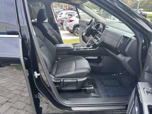 Used 2025 Nissan Pathfinder SV FWD image 29