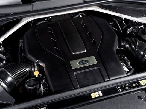 Used 2023 Land Rover Range Rover Long Wheelbase SE image 12