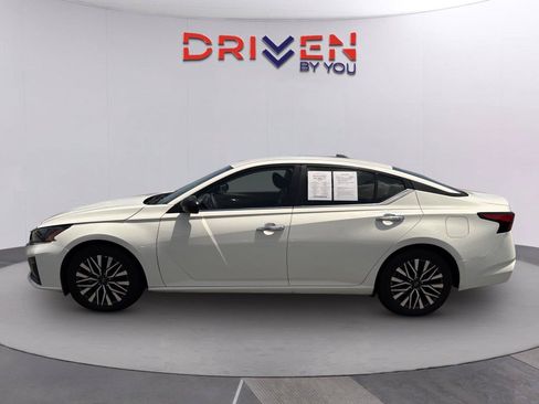 Used 2025 Nissan Altima 2.5 SV FWD image 7