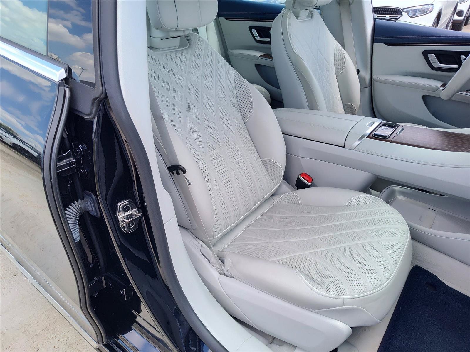 Used 2022 Mercedes-Benz EQS 580 4MATIC Sedan image 21