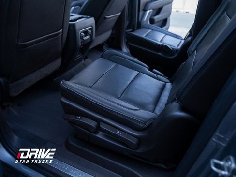 Used 2021 GMC Yukon XL Denali w/ Denali Premium Package AWD/4WD image 27