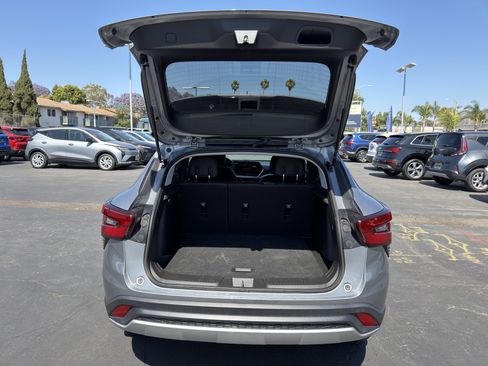 Used 2024 Chevrolet Trax LT FWD image 14