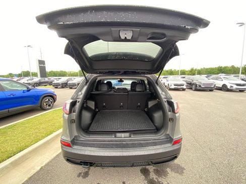 Used 2022 Jeep Cherokee Latitude AWD/4WD image 9