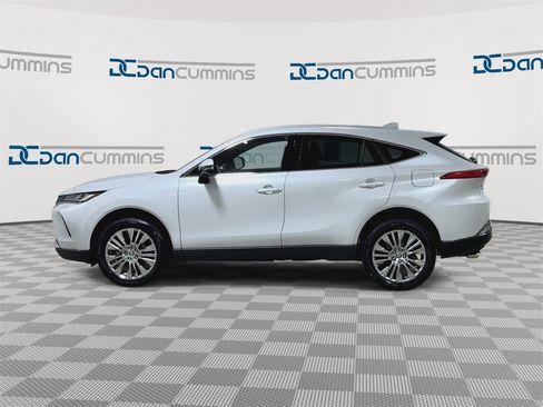 Used 2024 Toyota Venza XLE image 5