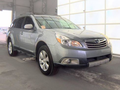 Used 2011 Subaru Outback 2.5i Limited w/ PWR Moonroof Pkg AWD/4WD image 4