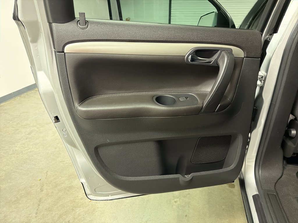 Used 2009 Saturn Outlook XE w/ Convenience Package FWD image 26