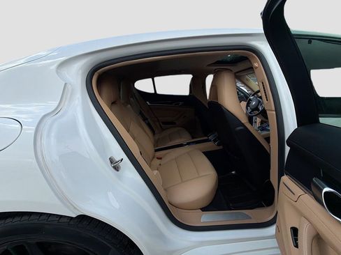 Used 2013 Porsche Panamera 4 Platinum Edition image 31