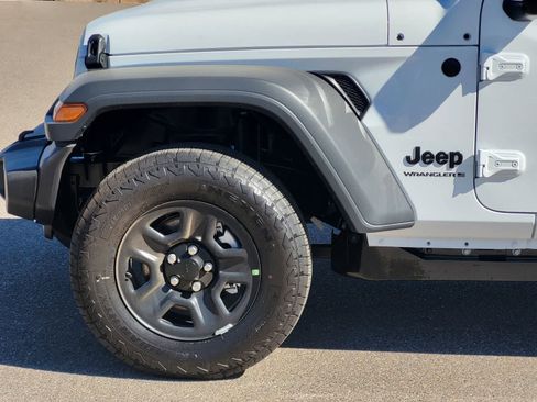 Used 2026 Jeep Wrangler Sport AWD/4WD image 7