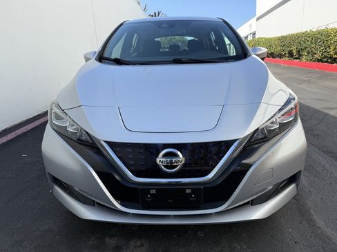 Used 2021 Nissan Leaf SV w/ SV Technology Package FWD image 6
