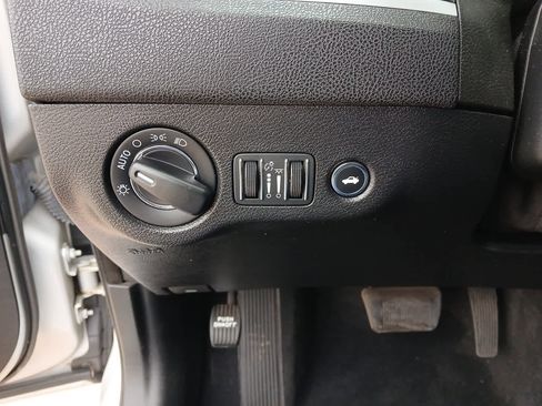 Used 2022 Chrysler 300 Touring w/ Sport Appearance Package image 23