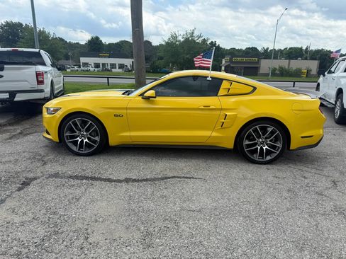 Used 2016 Ford Mustang GT Premium w/ Equipment Group 401A RWD image 7