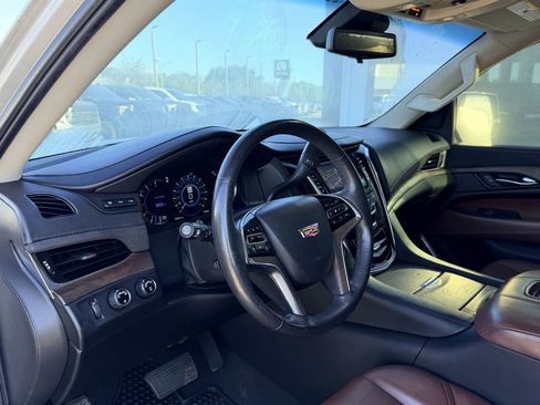 Used 2020 Cadillac Escalade Luxury image 20