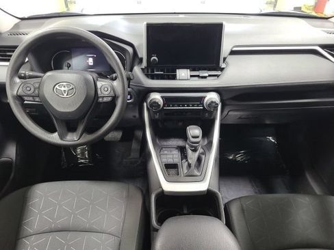 Used 2024 Toyota RAV4 XLE AWD/4WD image 2