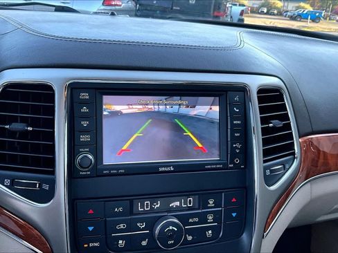 Used 2013 Jeep Grand Cherokee Overland w/ Advance Technology Group AWD/4WD image 27