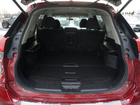Used 2018 Nissan Rogue SV image 6