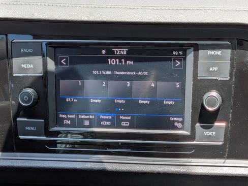 Used 2024 Volkswagen Jetta SE FWD image 17