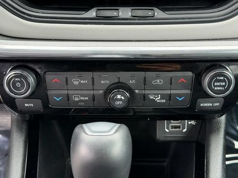 Used 2023 Jeep Compass Limited AWD/4WD image 17