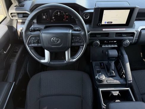 Used 2025 Toyota 4Runner SR5 AWD/4WD image 12