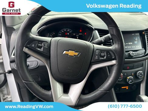 Used 2017 Chevrolet Trax LT w/ LT Convenience Package image 13