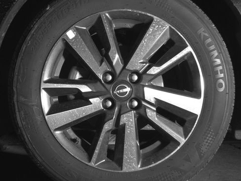 Used 2025 Nissan Versa SV FWD image 12