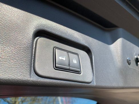 Used 2023 Nissan Rogue SV w/ SV Premium B Package image 9