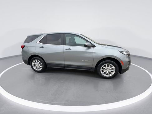 Used 2024 Chevrolet Equinox LT image 2
